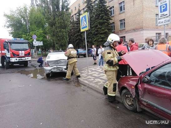В массовом ДТП возле «Европы» в Орле пострадали женщина и ребенок