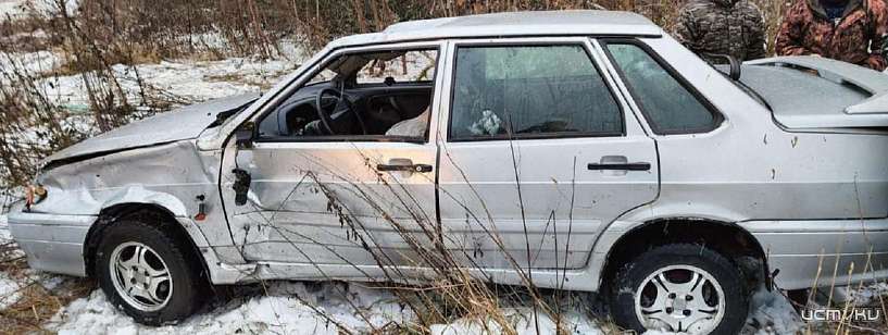 ДТП на Орловщине: с трассы улетела и перевернулась LADA Samara