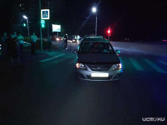В Орле автомобиль на зебре сбил велосипедистку