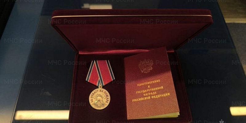 Орловские пожарные получили госнаграды за тушение нефтебазы