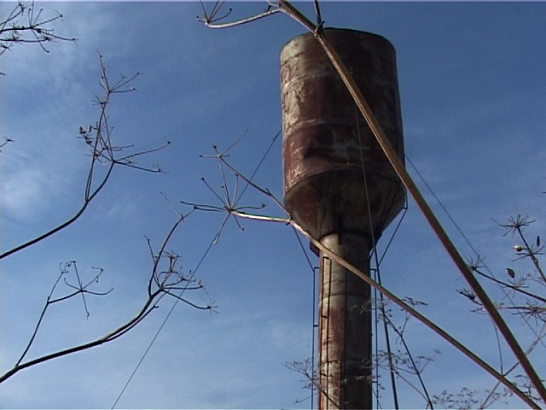 Роскошные коттеджи построили, а про воду совсем забыли 