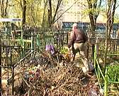 Без мусора! В Орле началась масштабная уборка на городских кладбищах
