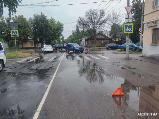 В Орле на перекрёстке столкнулись «ВАЗ» и кроссовер Nissan