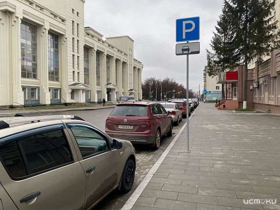 Влезут только 10. У детской стоматологии после недавнего ремонта не хватает парковочных мест.