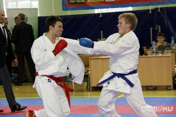 Воспитанники "Орёл-карата" разыграли новогодние подарки