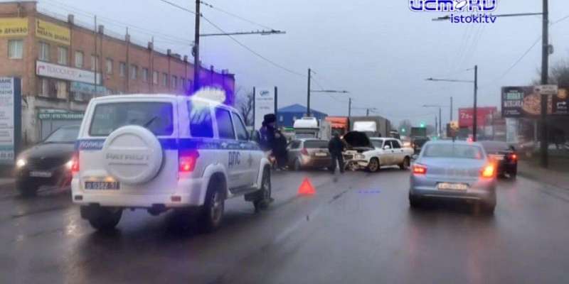 На Карачевском шоссе в Орле «Волга» протаранила встречную иномарку