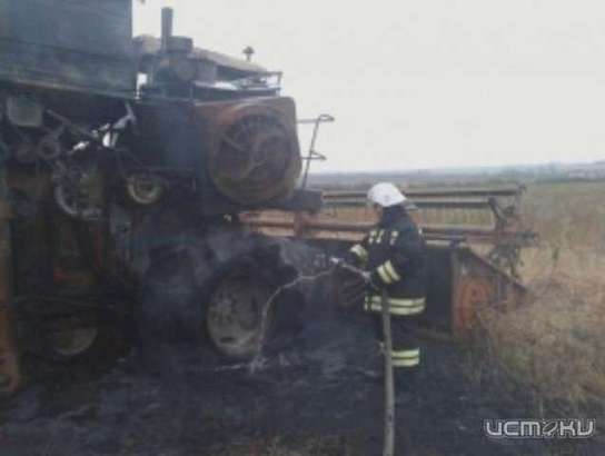 В Свердловском районе сгорел комбайн