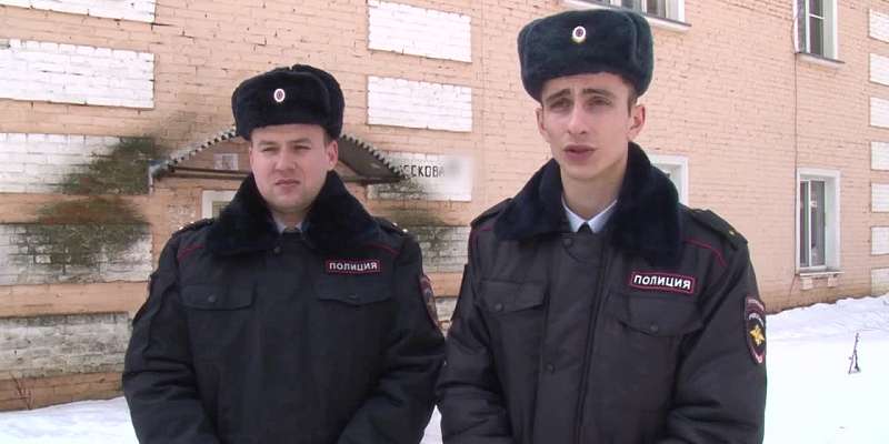 ВИДЕО: полицейские рассказали, как спасали семью в переулке Лескова в Орле