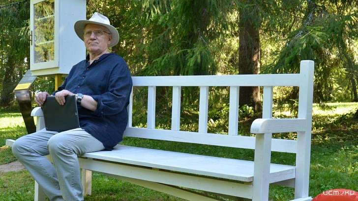 Фотофакт: знаменитый актер Баринов вновь посетил родную Орловщину