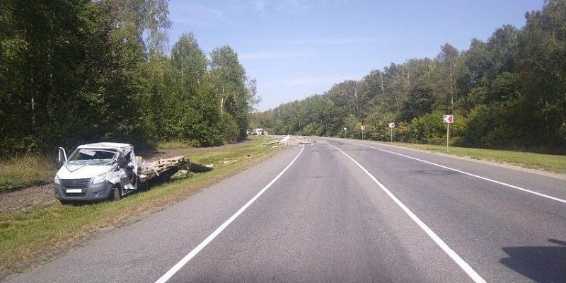 автомобильная авария Под Орлом грузовик вылетел на встречку и протаранил «Газель». Есть пострадавший