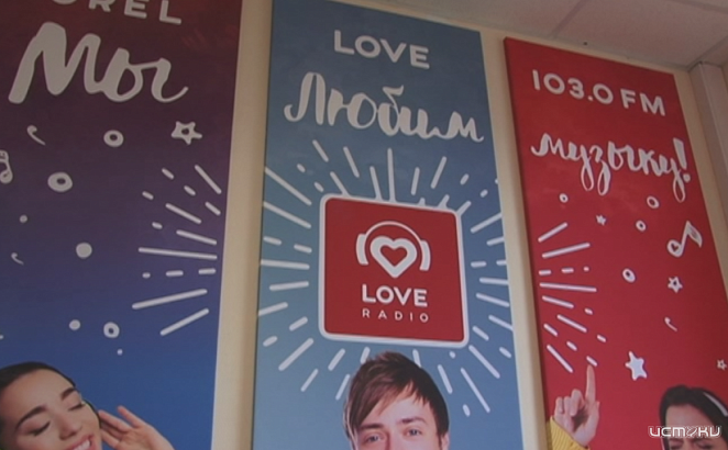 К этому празднику можно относиться по-разному, но любовь в вашей жизни быть должна