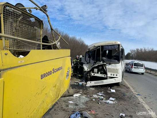 Врезался в уборочную технику. Стали известны подробности аварии под Орлом