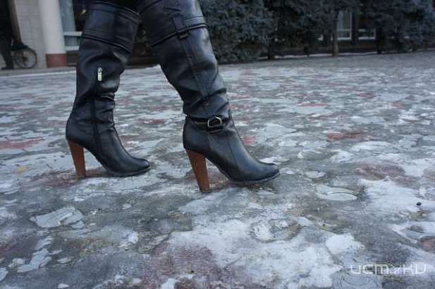 Если вы недовольны гололёдом на дорогах возле дома и не только...