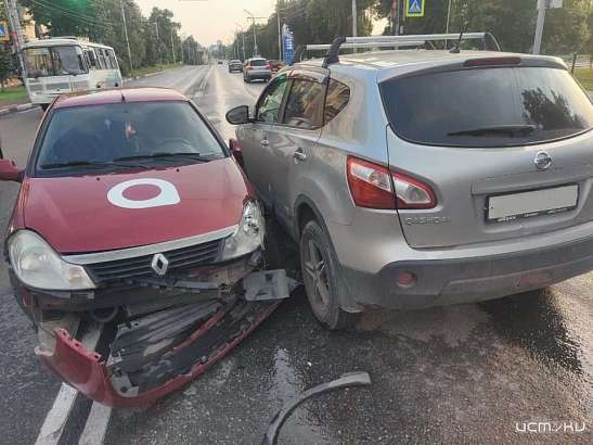 В Орле неизвестный водитель спровоцировал ДТП и скрылся с места