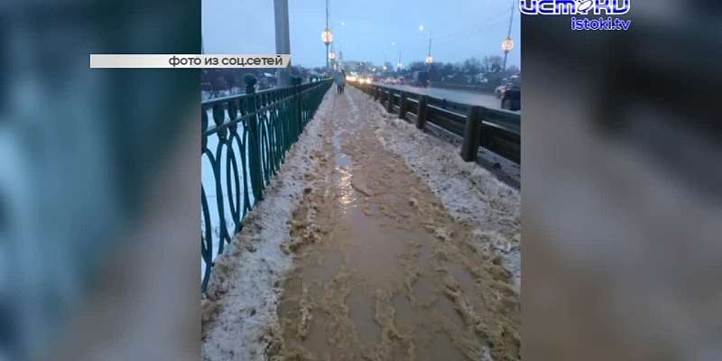 За ремонтом Красного моста установят видеонаблюдение, а тротуары на мосту Дружбы утонули