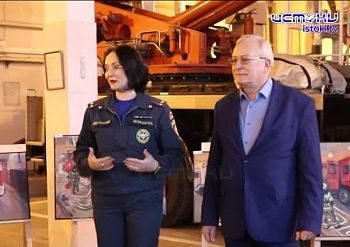 Работа пожарных на холстах студентов художественного училища