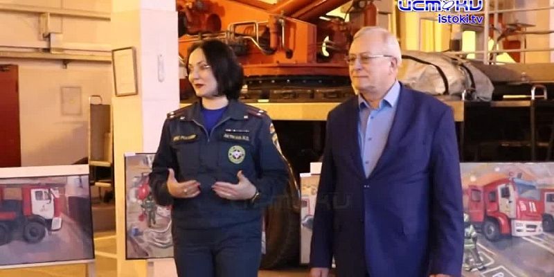 Работа пожарных на холстах студентов художественного училища