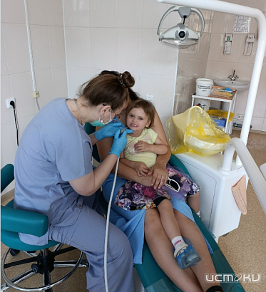 Детского стоматолога из НКМЦ им. Круглой поблагодарили за помощь