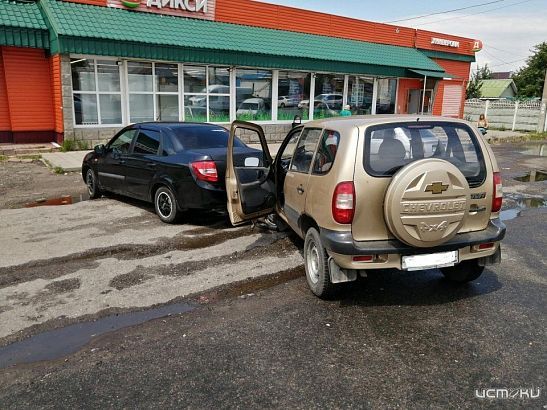 На объездной Орла в ДТП с тремя автомобилями пострадали четыре человека