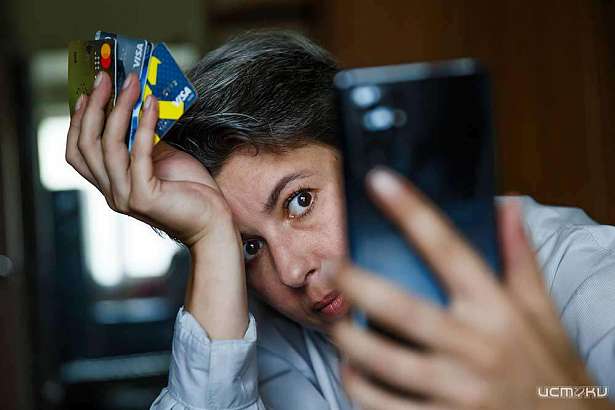 Молодые орловчане потеряли бдительность и перевели мошенникам почти 1 млн рублей