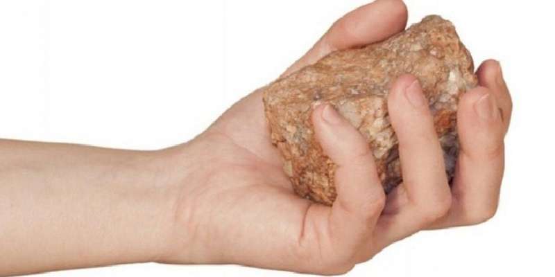 В Орле пойдет под суд женщина, бросившая камень в чужое авто