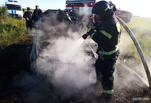 В Орловской области пожарным пришлось экстренно эвакуировать четырёх человек