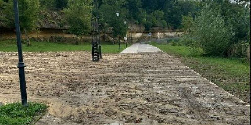 „Дворянка“ в Орле превратилась в грязевой поток после ливня: в чём причина провала благоустройства?