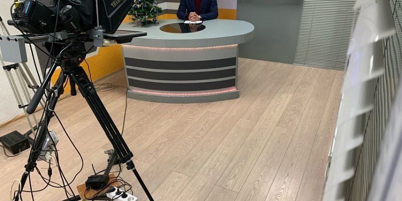 Поговорим о ситуации со снежными завалами и вспомним, как отмечали Старый Новый год несколько лет назад - все это в «Оперативном эфире»