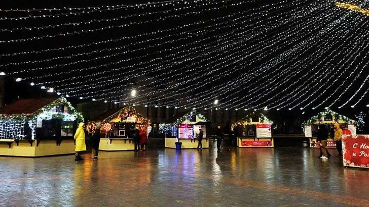 Сегодня начался демонтаж праздничных украшений города Орла