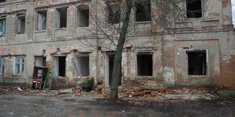 "Я подозреваю, что всё это делается специально. " Градозащитник комментирует информацию городских чиновников о том, что памятник архитектуры- дом №27 по ул. Васильевской- снесли бы, да квартиранты мешают