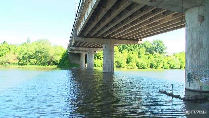 После расторжения контракта казанская фирма оставит спецкран на мосту Дружбы в Орле