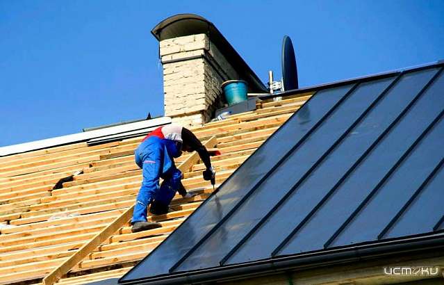 В Хотынце на ремонт обрушившейся крыши дома выделят 400 тыс. рублей