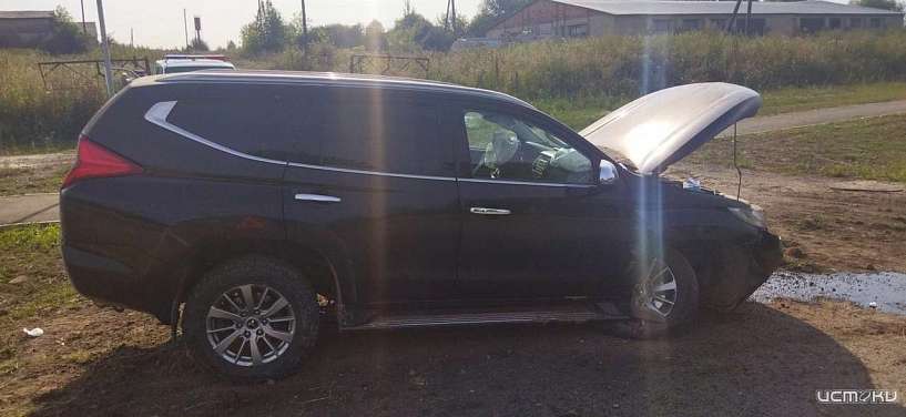 На орловской трассе внедорожник протаранил бетонный блок. Водитель в больнице