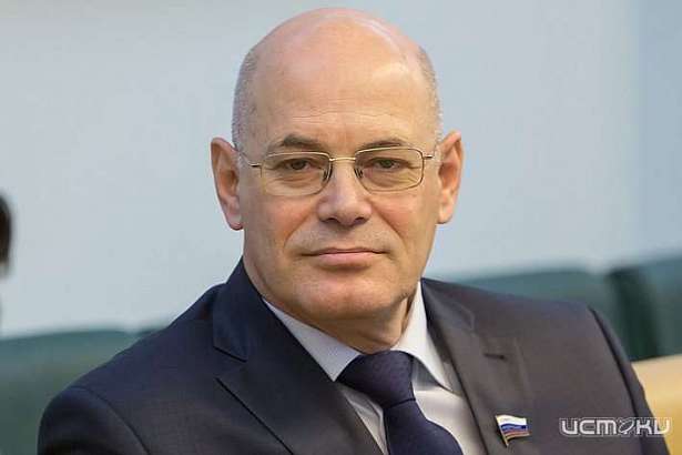 Сенатор Круглый сдал позиции в медиарейтинге