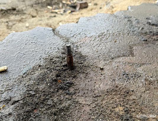 Обратная сторона благоустройства: орловчанин пробил ногу штырем на ул. Комсомольская 