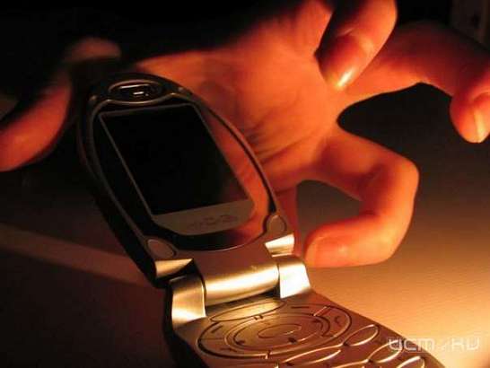 Житель Колпнянского района украл три телефона из дома односельчанина