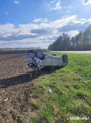 Отвлеклась от управления авто: на Орловщине улетел с трассы и перевернулся легковой автомобиль