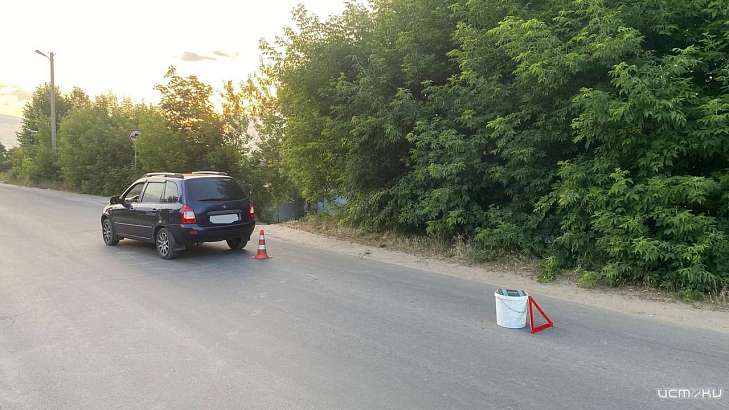 На Орловщине 12-летний мальчик попал под машину, переходя дорогу в неположенном месте
