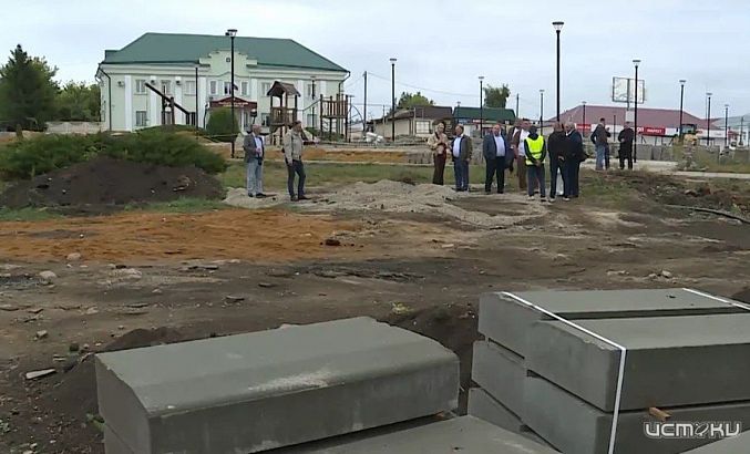 Площадь Вревской в Малоархангельске: благоустройство не уложилось в сроки
