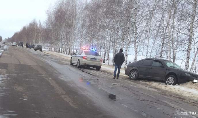 Выехал на встречку: на орловской трассе столкнулись иномарка и ВАЗ
