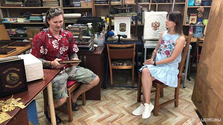 Его работы есть у патриарха Кирилла и Потомского: орловский переплетчик раскрыл секреты мастерства