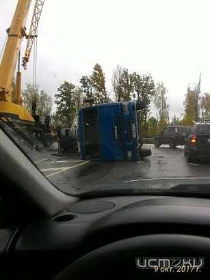 На орловской объездной опрокинулся «КамАЗ»