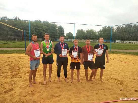 В Орле определили сильнейших среди коллективов в пляжном волейболе