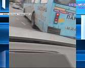 В доме №4 на ул. Маринченко лопнула труба и дом затопило кипятком, по улицам города курсирует троллейбус, у которого не все в порядке с колесами, а в ...