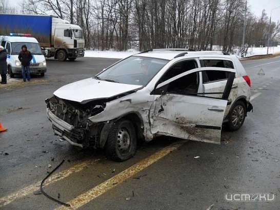 На трассе под Орлом столкнулись две иномарки
