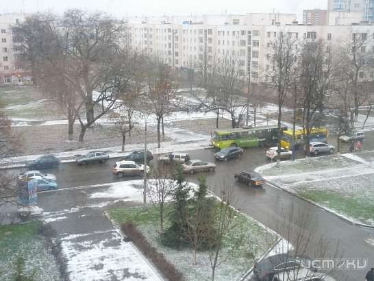 Погода дает о себе знать: ДТП на Октябрьской