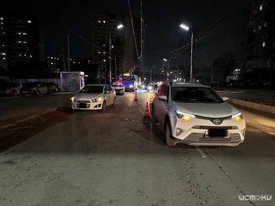 На выходных в Орле две девочки попали под колеса кроссовера