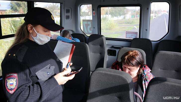 В Орловском районе наказали за езду без масок пассажиров и водителей