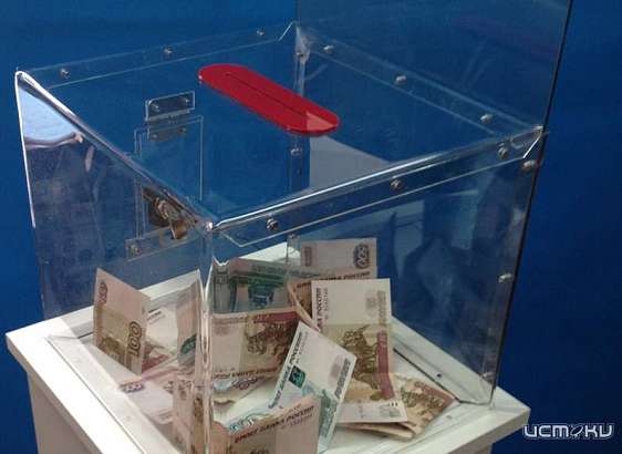 В Орле двое парней украли ящик для сбора пожертвований из «Атолла»