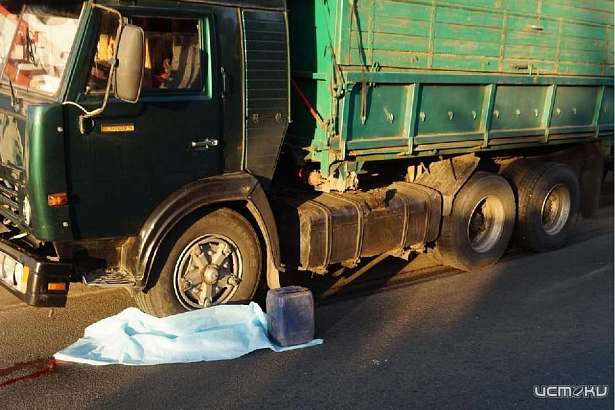 В Орле пенсионер скончался под колесами КамАЗа